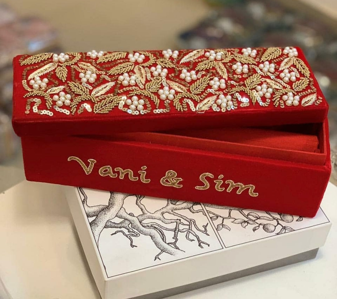 Customizable Hand Embroidered Bangle Box - Single Rod