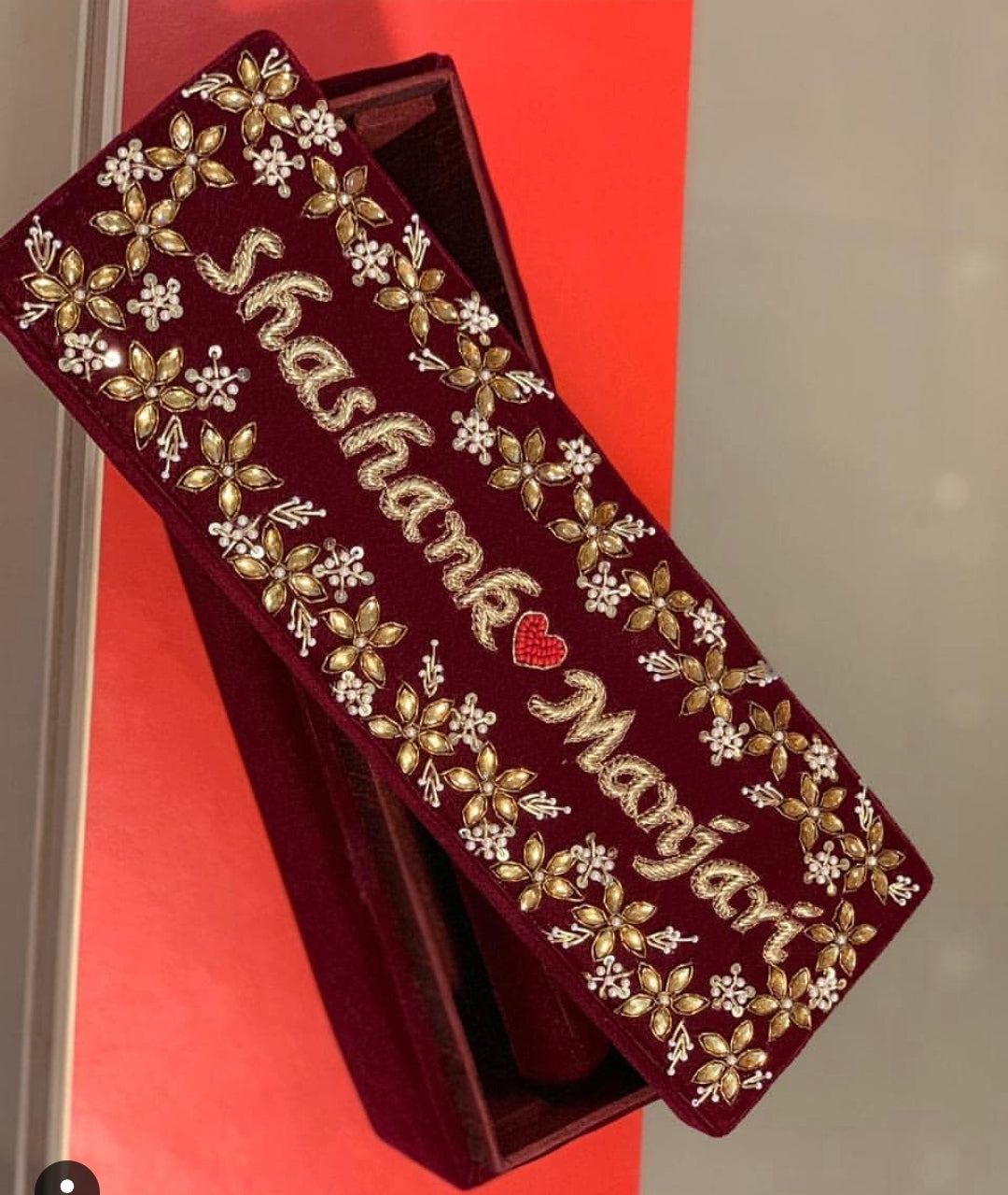 Customizable Hand Embroidered Bangle Box - Single Rod