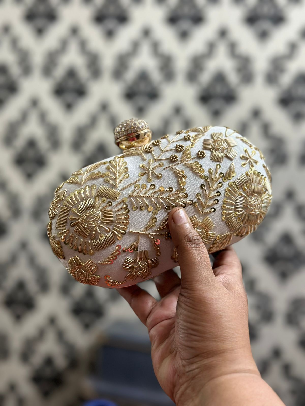 Hand Embroidered Clutch 4001